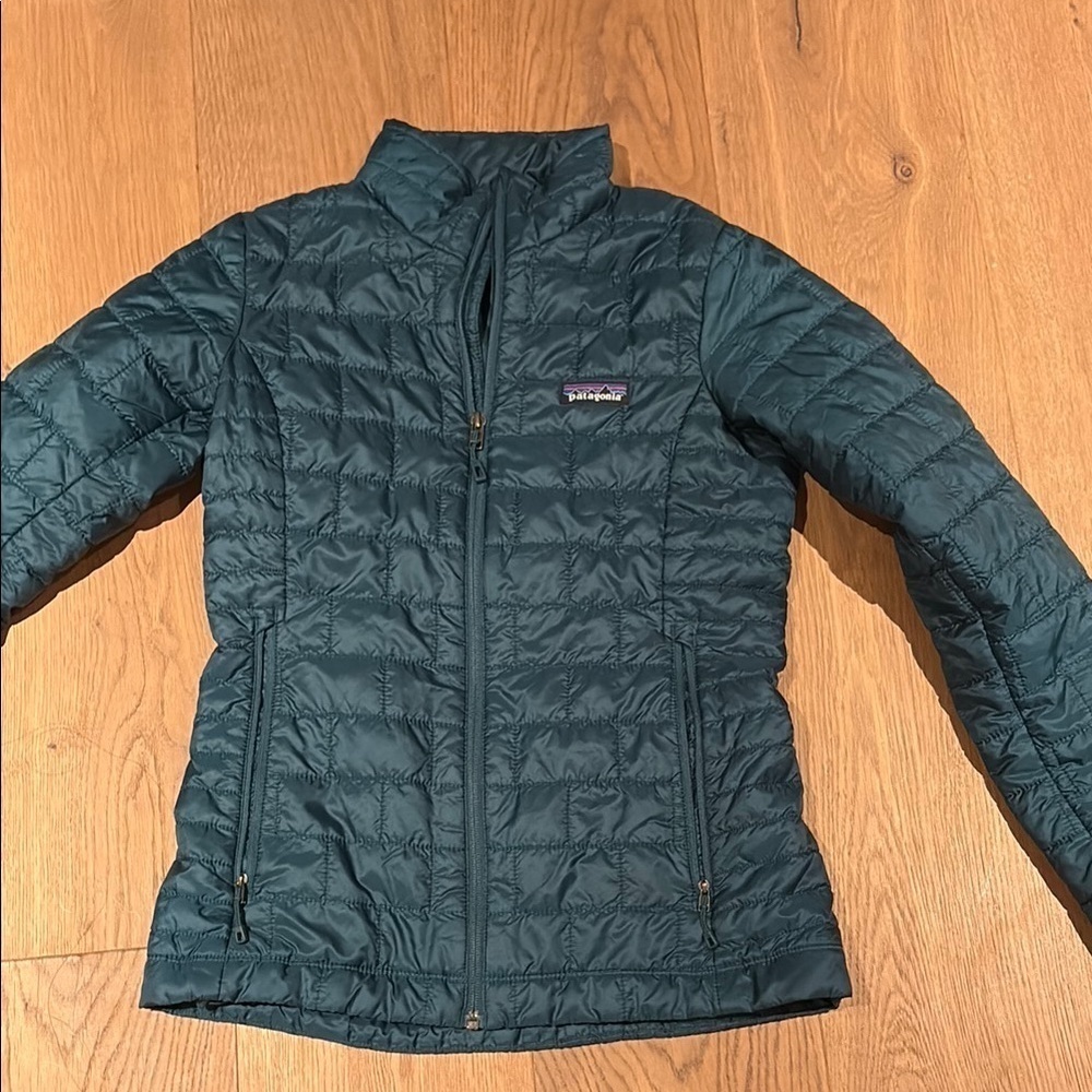 Patagonia Women's nano puff jacket - size XS